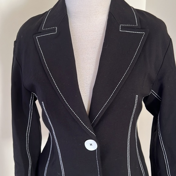 New! Zara XS blazer with contrast stitching. - Picture 3 of 13